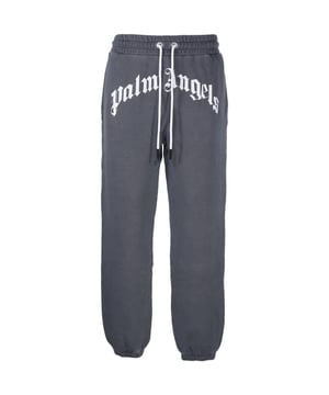Verhoog je stijl met de Palm Angels Washed Black Jogg. Deze comfortabele joggingbroek van Palm Angels biedt een strakke en veelzijdige look, perfect voor elke gelegenheid. Of je nu naar de sportschool gaat of boodschappen doet, deze broek biedt zowel stijl als functionaliteit. Upgrade je garderobe vandaag nog!, 100% katoenen broek, effen joggingbroek, streetwearmode, gewassen zwarte joggingbroek, elastische tailleband en manchetten, met trekkoord, grijze joggingbroek met merklogo, merklogo op de voorkant, gemaakt in Italië, gewassen zwarte joggingbroek