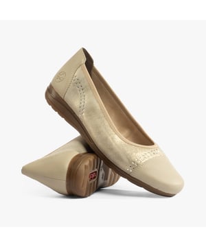 Rieker L9353-62 Womens Shoes Beige

 Upper Material: Faux Leather

Lining Material: Textile

Sole Material: TPE

Closure/Fastening: Slip-On

Features: Comfort,Breathable

Toe Shape: Round

Shoe Width: Relaxed

Item Weight: 0.587 KG

Heel Height: Flat (Under 2.5cm)

Shoe Style: Casual
Product Code: L9353-62