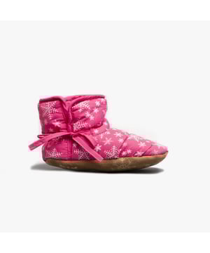 Shuperb NIUMA Girls Novelty Slippers Fuxia Pink

 Upper Material: Textile

Lining Material: Textile

Sole Material: Rubber

Closure/Fastening: Slip-On

Features: Comfort

Toe Shape: Round

Shoe Width: Regular

Item Weight: 0.08 KG

Heel Height: Flat (Under 2.5cm)

Slipper Style: Slipper Boot

Gift Boxed: No
Product Code: NIUMA-P