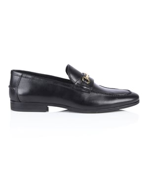 Silver Street London RICHMOND Mens Loafers Black

 Upper Material: Leather

Lining Material: Textile

Sole Material: Rubber

Closure/Fastening: Slip-On

Features: Comfort

Toe Shape: Chisel/Almond

Shoe Width: Regular

Item Weight: 1.2 KG

Heel Height: Low (2.5-4.9cm)

Shoe Style: Loafer

Gift Boxed: No
Product Code: Q131BK