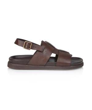 Silver Street London TUCSON Mens Sandals Brown

 Upper Material: Leather

Lining Material: Textile

Sole Material: Rubber

Closure/Fastening: Buckle

Features: Comfort,Lightweight

Shoe Width: Regular

Item Weight: 1.2 KG

Heel Height: Flat (Under 2.5cm)

Sandal Style: Open Toe

Gift Boxed: No
Product Code: Q358BR