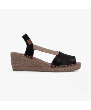 Toni Pons TEIDE-P Womens Espadrille Sandals Black

 Upper Material: Leather

Lining Material: Leather

Sole Material: Rubber

Closure/Fastening: Slip-On

Features: Comfort,Breathable

Heel Type: Wedge

Shoe Width: Regular

Item Weight: 1 KG

Heel Height: Low (2.5-4.9cm)

Sandal Style: Sandals

Gift Boxed: No
Product Code: TEIDE-P-BLACK