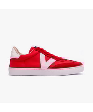Victoria BERLIN SPLIT LEATHER &amp; NYLON Womens Trainers Rojo

 Upper Material: Leather/Textile

Lining Material: Textile

Sole Material: PVC

Closure/Fastening: Lace-Up

Features: Comfort

Toe Shape: Round

Shoe Width: Regular

Item Weight: 1 KG

Heel Height: Flat (Under 2.5cm)

Shoe Shaft Height: Low Top

Trainer Style: Casual

Gift Boxed: No
Product Code: 1126193/ROJO