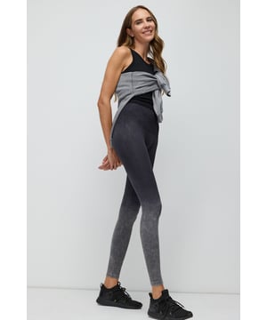 Nomatter-What bietet eine Kollektion für starke, einzigartige und stilbewusste Frauen. Hochwertige Stoffe und moderne Designs vereinen Komfort und Eleganz für jeden Anlass. Ob Alltag oder besondere Events – unsere Liebe zum Detail macht den Unterschied. Entdecken Sie zeitlose Ästhetik mit femininen Akzenten und heben Sie Ihren Stil auf ein neues Level. Mit "Nomatter-What" finden Sie die perfekte Kombination aus Ausdrucksstärke und Eleganz.