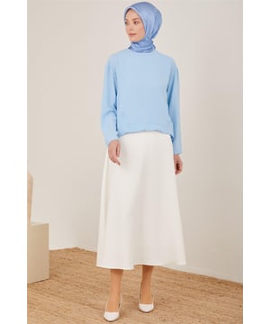Armine onderscheidt zich als een merk dat bekend staat om zijn elegante ontwerpen en vakmanschap van hoge kwaliteit, en biedt exclusieve collecties die de unieke stijl van elke vrouw weerspiegelen. Armine-producten combineren verfijning en comfort en zijn ontworpen om te voldoen aan de behoeften van moderne vrouwen. Met eersteklas stofkeuzes en nauwkeurige stikdetails zorgen ze voor langdurig gebruik, terwijl een breed scala aan kleuren en modellen ze aanpasbaar maakt aan elke stijl. Armine combineert klassieke en eigentijdse lijnen in de mode en biedt opties om uw elegantie te verbeteren in het dagelijks leven, op het werk of tijdens speciale gelegenheden. Elk stuk van Armine geeft prioriteit aan zowel esthetiek als functionaliteit, en interpreteert mode met een tijdloos perspectief. Onze collecties zijn de perfecte keuze voor vrouwen die comfort, elegantie en mode naadloos willen combineren.