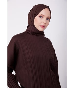 Als toonaangevend merk met elegante en verfijnde ontwerpen biedt Armine speciale collecties die de stijl van elke vrouw weerspiegelen. Armine-producten combineren elegantie en comfort en zijn ontworpen om te voldoen aan de behoeften van moderne vrouwen. Met hoogwaardige stofkeuzes en nauwkeurige stikdetails bieden ze langdurig gebruik, terwijl het brede scala aan kleuren en patronen compatibiliteit met elke stijl garandeert. Armine combineert klassieke en moderne lijnen in kleding en biedt opties die uw elegantie in het dagelijks leven, werkomgevingen of speciale evenementen aanvullen. Elk stuk Armine is ontworpen met zowel esthetiek als functionaliteit in gedachten, waarbij mode wordt geïnterpreteerd met een tijdloze benadering. De producten in onze collecties zijn een ideale keuze voor vrouwen die comfort, elegantie en mode willen combineren.