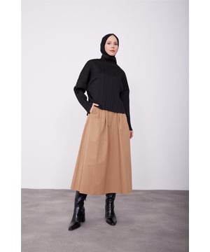 Als toonaangevend merk met elegante en verfijnde ontwerpen biedt Armine speciale collecties die de stijl van elke vrouw weerspiegelen. Armine-producten combineren elegantie en comfort en zijn ontworpen om te voldoen aan de behoeften van moderne vrouwen. Met hoogwaardige stofkeuzes en nauwkeurige stikdetails bieden ze langdurig gebruik, terwijl het brede scala aan kleuren en patronen compatibiliteit met elke stijl garandeert. Armine combineert klassieke en moderne lijnen in kleding en biedt opties die uw elegantie in het dagelijks leven, werkomgevingen of speciale evenementen aanvullen. Elk stuk Armine is ontworpen met zowel esthetiek als functionaliteit in gedachten, waarbij mode wordt geïnterpreteerd met een tijdloze benadering. De producten in onze collecties zijn een ideale keuze voor vrouwen die comfort, elegantie en mode willen combineren.