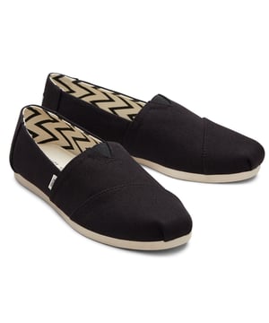 Our day one women's Alpargata slip-on is now designed with materials to bring maximum comfort to your day-to-day shoe. Step into these espadrilles in black recycled cotton canvas, and spark change with every stride.