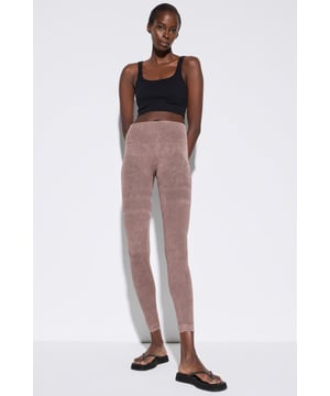 Nomatter-What biedt een kledingcollectie voor sterke, unieke en stijlvolle vrouwen. Met hoogwaardige stoffen en moderne designs staan onze items garant voor comfort en elegantie. Of het nu dagelijks gebruik of een speciale gelegenheid is, onze oog voor detail maakt het verschil. Ontdek tijdloze esthetiek met vrouwelijke accenten en til je stijl naar een hoger niveau. Met "Nomatter-What" druk je jezelf uit op een stijlvolle en unieke manier.