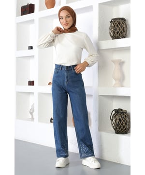 Stoffmerkmal: Hergestellt aus Denim-Stoff.Produktmerkmal: Es handelt sich um ein neues Hijab-Modestück der Saison. Es hat einen vorderen Reißverschluss und einen Knopf. Es gibt eine Tasche. Die Steine sind aufgeklebt. Aufgrund von Konzeptaufnahmen kann es zu leichten Unterschieden in den Farbtönen des Produkts kommen. Das Model trägt Größe 28, Größenmessungen der Hose: Produktlänge: 103 cm - Tail