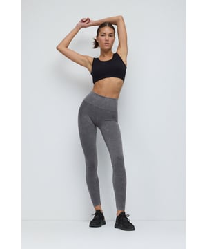 Nomatter-What bietet eine Kollektion für starke, einzigartige und stilbewusste Frauen. Hochwertige Stoffe und moderne Designs vereinen Komfort und Eleganz für jeden Anlass. Ob Alltag oder besondere Events – unsere Liebe zum Detail macht den Unterschied. Entdecken Sie zeitlose Ästhetik mit femininen Akzenten und heben Sie Ihren Stil auf ein neues Level. Mit "Nomatter-What" finden Sie die perfekte Kombination aus Ausdrucksstärke und Eleganz.