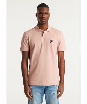 Das Daily Polo ist ein Regular-Fit-Poloshirt aus Piqué-Baumwolle.