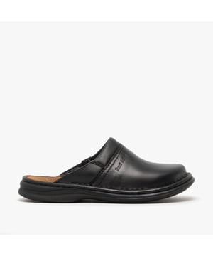 Estos zapatos están fabricados por nosotroscon piel de napa muy duradero. Nuestro modelo garantiza una entrada fácil por medio de un Ilamativo cierre con hebilla. El modelo también está provisto de las típicas costuras a mano de JOSEF SEIBEL. Con el ancho de zapato G, Max ofrece gran amplitud. Sigue tu camino con Max.