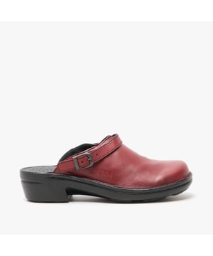 Estos clogs están fabricado con piel de vaca de alta calidad, por lo que son muy duradero. El moderno cierre de hebilla ofrece una fijación individual del tamaño. La costura tradicional a mano también convence por su calidad. Betsy ofrece a los pies un ajuste extra gracias a la anchura G. Betsy le da la libertad de seguir su propio camino.