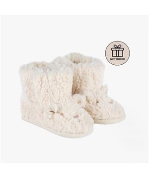 Totes Toasties Totes Toasties POLAR BEAR Kids Bootie Slippers Beige

 Upper Material: Synthetic

Lining Material: Synthetic

Sole Material: Synthetic

Closure/Fastening: Pull-On

Features: Warm Lining,Comfort,Breathable

Toe Shape: Round

Shoe Width: Regular

Item Weight: 0.19 KG

Heel Height: Flat (Under 2.5cm)

Slipper Style: Slipper Boot

Gift Boxed: Yes
Product Code: 3355FPBR