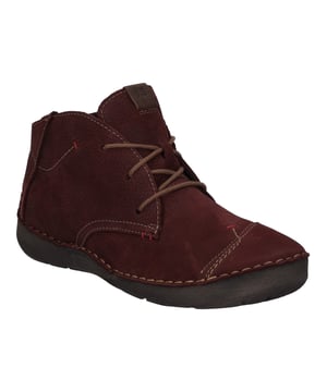 Estos zapatos están fabricados piel de vaca fina, lo que los hace muy duradero. El cómodo cordón deportivo proporciona una buena sujeción del pie al caminar. El modelo Fergey 18 está equipado con una plantilla interior reemplazable. El modelo además está provisto de una costura a mano de alta calidad. Gracias al ancho G nuestros botines ofrecen gran amplitud para los pies normales. ¡Especialmentepara tu tiempo libre disfruta el caminar con Fergey 18!
