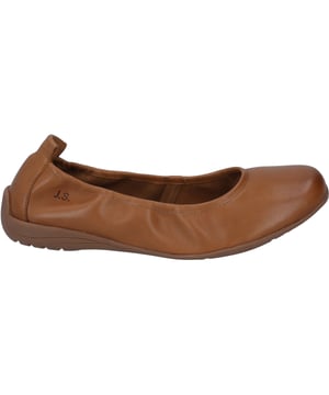 Nuestra balerina fabricado con fina piel de napa. La práctica cremallera sirve para una sujeción firme en el zapato. Gracias al método de producción AGO, esta sandalia es ligera y robusta al mismo tiempo. El ancho G es ideal para los pies normales. Con el modelo Fenja 01 podrá disfrutar de más libertad en su tiempo libre.