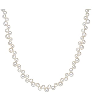 Refined and modern pearl jewelry is the hallmark of Valero Pearls and with this necklace you can enjoy a very exquisite piece. It mainly impresses with the original zigzag arrangement of the hand-picked and luxuriously shimmering freshwater breeding breeding breeding breeding pearls, which were threaded at a breath-tender pearl silk. So the pearl chain gives its cleavage a youthful freshness and puts it in the limelight. Incidentally, with the integrated extension chain and carabiner closure from start -up sterling silver, you can easily adapt the length of the collier to the neckline solution each of your tops.