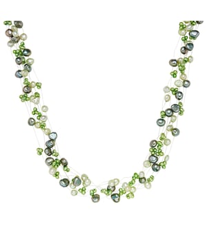You love pearls over everything, but would you also like to try your luck apart from the timeless classics? If you want to try out unconventional pearl jewelry, Valero Pearls is guaranteed to find it. This daring pearl ensemble represents a peppy highlight of the brand. The necklace is over and over with bright freshwater breeding breeds in a baroque shape, which look confusingly similar. The fascinating shimmering pearls of filigree, transparent nylon cords are held, which cause a free -floating look in their cleavage. The youthful lightness of this piece of jewelry will be amazed at its viewers.