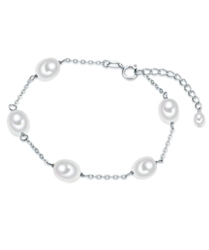 Hardly any other jewelry is as feminine and timeless as a pearl. This bracelet of the Valero Pearl label combines the classic pearl with modern silver gloss: pearls in rice shape alternate with delicate anchor chains, which gives the bracelet a modern touch. All pearls are carefully selected freshwater breeding breeds that inspire with their grandiose louster. The anchor chain is protected from starting through high -quality rhodiuming and is closed with a practical spring ring closure. Thanks to the extension piece, the bracelet can be easily adapted to the wrist.