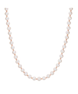Pearl chains are part of the Basic equipment of every jewelry box and are an all-time favorite for all jewelry lovers-such as this interpreted creation of the label Valero Pearl. High-quality freshwater breeding breeds in the potato shape are processed alternately with small, rose-gold-colored silver balls. In addition to the shape, the quality criteria of pearl selection also include the strength of the luster and a flawless pearl mutual surface. The exclusive pearl chain is closed with a practical carabiner with a 5 cm long extension chain, both made of rose -gilded 925 sterling silver.
