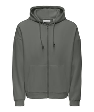 Diese Kapuzensweatjacke von Only & Sons ist der perfekte Begleiter für den Alltag. Mit ihrem normalen Schnitt und der angenehmen Passform bietet sie ein entspanntes Tragegefühl. Die Kapuze mit Tunnelzug sorgt für eine individuelle Anpassung, während der durchgehende Reißverschluss ein einfaches An- und Ausziehen ermöglicht. In den seitlichen Eingrifftaschen lassen sich kleine Essentials bequem verstauen. Gefertigt aus hochwertigen Materialien, bietet diese Jacke nicht nur hohen Tragekomfort, sondern auch eine lange Lebensdauer. Perfekt für lässige Streetwear-Outfits oder entspannte Tage zu Hause!