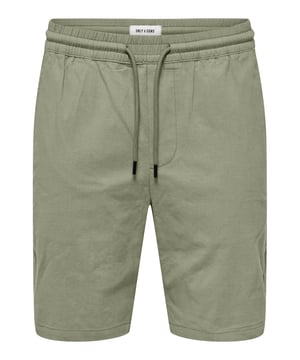 Deze slim-fit chino shorts van Only & Sons combineren casual elegantie met maximaal comfort. Dankzij de elastische tailleband met trekkoord sluit de short perfect aan en zorgt voor een ontspannen pasvorm. De steekzakken aan de zijkant bieden praktische opbergruimte voor je essentials. Ze zijn gemaakt van hoogwaardige materialen, hebben een hoog draagcomfort en een moderne look - perfect voor warme dagen, in de stad of op het strand.