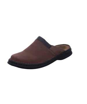 Nuestro clog fabricado con fina gamuza. La práctica cremallera sirve para una sujeción firme en el zapato. El modelo sin embargo está provisto de una costura a mano característica. Gracias de zapato G nuestros clogs son muy cómodos para los pies normales. El modelo Max es el compañero perfecto para sus momentos de ocio.