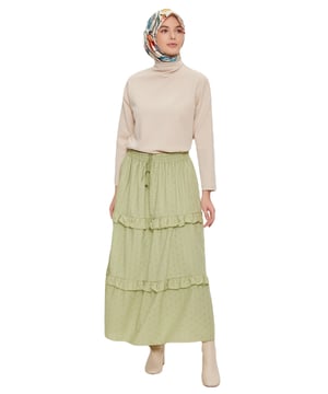 Armine onderscheidt zich als een merk dat bekend staat om zijn elegante ontwerpen en vakmanschap van hoge kwaliteit, en biedt exclusieve collecties die de unieke stijl van elke vrouw weerspiegelen. Armine-producten combineren verfijning en comfort en zijn ontworpen om te voldoen aan de behoeften van moderne vrouwen. Met eersteklas stofkeuzes en nauwkeurige stikdetails zorgen ze voor langdurig gebruik, terwijl een breed scala aan kleuren en modellen ze aanpasbaar maakt aan elke stijl. Armine combineert klassieke en eigentijdse lijnen in de mode en biedt opties om uw elegantie te verbeteren in het dagelijks leven, op het werk of tijdens speciale gelegenheden. Elk stuk van Armine geeft prioriteit aan zowel esthetiek als functionaliteit, en interpreteert mode met een tijdloos perspectief. Onze collecties zijn de perfecte keuze voor vrouwen die comfort, elegantie en mode naadloos willen combineren.