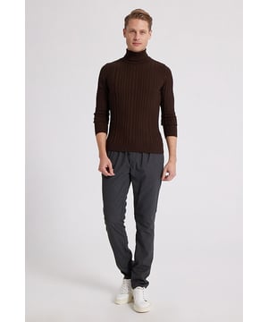 Als führendes Unternehmen in der Herrenmode bringt DS Damat weiterhin Qualität und Komfort in jeden Kleiderschrank. Entdecken Sie zeitlose Designs, die mit Liebe zum Detail gefertigt wurden und perfekt für sowohl lässige als auch formelle Anlässe sind. Heben Sie Ihren Stil mit der Premium-Auswahl von DS Damat auf ein neues Level und vereinen Sie Raffinesse und alltäglichen Komfort. Fügen Sie noch heute DS Dam
