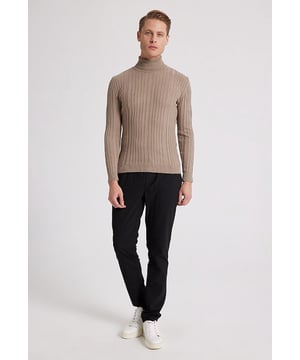 Als führendes Unternehmen in der Herrenmode bringt DS Damat weiterhin Qualität und Komfort in jeden Kleiderschrank. Entdecken Sie zeitlose Designs, die mit Liebe zum Detail gefertigt wurden und perfekt für sowohl lässige als auch formelle Anlässe sind. Heben Sie Ihren Stil mit der Premium-Auswahl von DS Damat auf ein neues Level und vereinen Sie Raffinesse und alltäglichen Komfort. Fügen Sie noch heute DS Dam