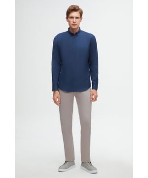 Als Vorreiter der Herrenmode bringt DS Damat weiterhin Qualität und Komfort in die Garderobe jedes Mannes. Entdecken Sie zeitlose Designs mit Liebe zum Detail – ideal für Freizeit und Business. Mit DS Damat verbinden Sie Stil und Bequemlichkeit auf höchstem Niveau. Ergänzen Sie Ihre Garderobe mit DS Damat und spüren Sie den Unterschied von Qualität und Eleganz.