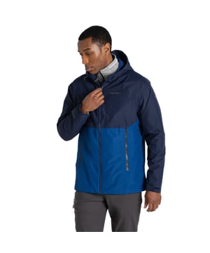 Materialzusammensetzung (%): 100% Polyester. Design: Logo, Unifarben. Gewebetechnik: Aqua Dry, Atmungsaktiv, Wasserfest, windbeständig. Hoch geschnitten. Bündchen: Klettverschlussriemen. Langärmlig. Reflektierende Details. Kapuzenmerkmale: Knebel-Einstellung. Taschen: 3. Wasserdichter Reißverschluss. Atmungsaktivitätsbewertung: 15000. Wasserdichtigkeit (mm): 8000 mm. Nachhaltigkeit: Aus recyceltem Material.