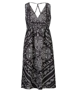 Replay Sommerkleider bieten einen luftigen, modernen Look für warme Tage. Mit leichten, hochwertigen Materialien und stilvollen Designs sorgen sie für Komfort und Eleganz. Ideal für den Alltag oder besondere Anlässe, verleihen sie jedem Outfit eine frische, feminine Note.