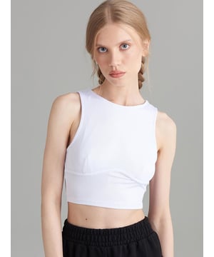 Schmal geschnittenes, ärmelloses Camisole-Crop-Tanktop mit Rundhalsausschnitt. Es ist ein zeitloses Produkt, das Sie bequem tragen können und das als unverzichtbares Schlüsselstück in Ihrer Garderobe Eleganz und Komfort in Ihren Alltag bringen kann.

Material: Aus Strickstoff mit 90 % Baumwolle und 10 % Elasthan-Anteil.

Maße des Models: Sie trägt Größe S, ist 175 cm groß und hat die Maße 83/62/85.