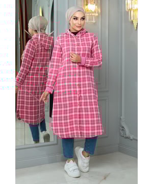 Stoffmerkmal: Hergestellt aus Chanel-Stoff.Produktmerkmal: Es handelt sich um ein neues Hijab-Modestück der Saison. Es hat einen praktischen Knopf vorne. Die Ärmelbündchen sind gerippt. Außerdem hat es eine Kapuze. Aufgrund von Konzeptaufnahmen kann es zu leichten Farbunterschieden kommen. Die Größe des Modells ist 38. Größe 38 Cape Maße: Produktlänge: 110 cm - Brust: 96 cm - Taille: