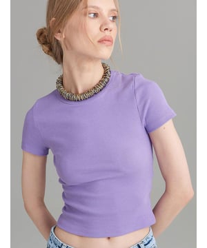 Das Produkt Camisole Basic T-Shirt fällt durch sein bequemes und stilvolles Design auf. Mit seinem bequemen Schnitt eignet sich dieses Unterhemd für den täglichen Gebrauch und bietet gleichzeitig Eleganz und Zweckmäßigkeit. Dieses Camisole, das durch seine Farbe die Aufmerksamkeit auf sich zieht, ist eine ideale Option für alle, die den Basic-Stil lieben. Dieses Produkt, das Sie sowohl bei sportlichen Aktivitäten als auch im täglichen Leben problemlos verwenden können, wartet auf Sie. Entdecken Sie jetzt dieses Camisole, das durch seinen hochwertigen Stoff und sein stilvolles Design alle Blicke auf sich zieht!