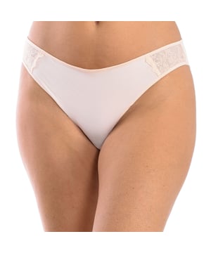 Un diseño clásico y femenino que combina la comodidad de un bikini con delicados detalles de encaje en los laterales. Ideal para quienes buscan una prenda funcional con un toque sofisticado.

Características:

- Corte de bikini que ofrece una cobertura moderada y un ajuste cómodo en las caderas.
- Panties de mujer con detalles de encaje en los laterales que aportan un estilo femenino y elegante.
- Fabricado en suave microfibra que garantiza comodidad durante todo el día.
- Diseño sin costuras, ideal para llevar debajo de prendas ajustadas.
- Opción funcional y con estilo, perfecta para el uso diario.

Un panty que combina comodidad, funcionalidad y elegancia, perfecto para cualquier ocasión.
Composición: 83% Poliamida, 17% Elastano
Cuidado:
Lavar a una temperatura máxima de 30º.
No planchar.
No usar blanqueador.
No secar en secadora.
No limpiar en seco.