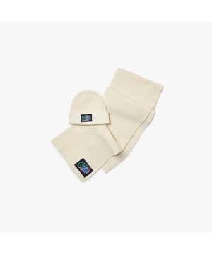 Lacoste Holiday Ribbed Wool Beanie And Scarf Gift Set.- Beanie with turned edge: Protects against the cold.- Crocodile badges on beanie and scarf: Stand out in Lacoste.- Responsible wool: For your wellbeing. And the planet's. Material: 100% Wool. Ref: RB0887XFJ.