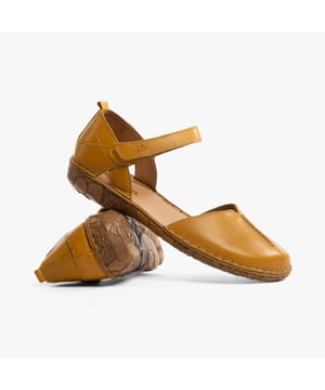 Josef Seibel ROSALIE 42 Womens Sandals Mango

  
 *   Upper Material: Leather 
 *  Lining Material: Leather 
 *  Sole Material: PU 
 *  Closure/Fastening: Touch Fasten 
 *  Features: Comfort,Lightweight 
 *  Shoe Width: Regular 
 *  Item Weight: 0.4 KG 
 *  Heel Height: Flat (Under 2.5cm) 
 *  Sandal Style: Closed Toe 
 *  Gift Boxed: No  Product Code: 79542-476857