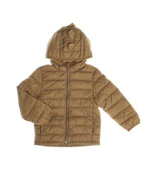 Gap girls' padded jacket, designed with lightweight padding that provides warmth without adding bulk.

 It features a practical front zip closure for easy wearing, as well as a hood that incorporates small dinosaur-inspired "spikes", adding a playful and original touch.

 Front side pockets offer convenience and a touch of style.

 Made from 100% recycled polyester, this jacket is part of the Gap for Good initiative, committed to sustainability.

 It uses recycled materials to reduce the impact on natural resources, taking care of both the well-being of girls and the planet.
 Composition: Exterior: 100% Nylon; Interior: 100% Nylon; Filling: 100% Polyester
 Care:
- Machine wash cold on delicate cycle.
 - Use non-chlorine bleach when necessary.
 - Do not dry clean.