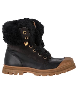 VINTAGE, RRP AS NEW
 The Chloé Sheared Combat Boots in black leather and suede are the perfect balance of ruggedness and luxury. Combining smooth black leather with soft suede, these boots feature a cozy shearling lining that adds both warmth and texture. The sturdy, chunky sole provides durability and comfort, while the lace-up design and combat-inspired silhouette give them a bold, edgy appeal. These boots are ideal for adding a tough yet stylish edge to your wardrobe, perfect for colder months.

Styling Tip:
Pair the Chloé Sheared Combat Boots with skinny jeans or leather leggings for an effortlessly cool, street-style look. They also look great with a midi skirt or dress, creating a striking contrast between feminine and tough elements. For a complete look, layer a chunky knit sweater or a oversized coat to complement the boots’ bold design. These boots are perfect for adding both warmth and fashion-forward flair to your fall and winter outfits.

Chloé Sheared Combat Boots in Black Leather and Suede

Condition: Very good
Signs of wear: Minor markings, Lightly used but very well maintained. Minor mark at soles & creasing, light scuffing at the soles and heels.
Packaging: None
Color: Black
Material: Leather
Size: EU | 39
Measurements: Heel height: 35; Insole length: 310
SKU: NAPPUGBSH457152W