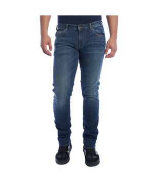 Skinny fit jeans from Emporio Armani, ideal for those looking for a fitted and sophisticated style with a modern touch.

 Characteristics:

 - Design: Skinny cut that adapts perfectly to the silhouette, providing a stylish and contemporary look.
 - Material: Made of high quality denim, which combines elasticity and durability to ensure all-day comfort.

 Details:

 - Classic five-pocket design provides functionality.
 - Button front closure for a secure fit.
 - Mini metallic brand logo on one of the back pockets and logo patch on the back waistband, highlighting the exclusivity of the garment.

 An essential basic to combine with t-shirts, shirts or jackets, perfect for casual or more refined looks.
 Composition: 99% Cotton, 1% Elastane
 Care:
- Machine wash cold on delicate cycle.
 - Use mild detergents.
 - Use dryer at low temperature.
 - Iron at low temperatures.
 - Do not dry clean.