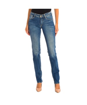 Long Jeans Le temps des Cerises.
 denim color
 It is ideal for multiple combinations and different occasions.
 Main zipper and button closure.
 Two open pockets on the front.
 Back patch pockets.
 Belt loops.
 Seams seen in tone.

 Composition: 87% Cotton, 11% EME, 2% Elastane.

 -Machine wash at a maximum temperature of 60º.
 -Do not use a dryer.
 -Do not use bleach.
 -Iron temperature max. 150º.
 -Do not dry clean.
 Composition: 87% Cotton, 11% EME, 2% Elastane.
 Care:
-Machine wash at a maximum temperature of 60º.
 -Do not use a dryer.
 -Does not use bleach.
 -Iron maximum temperature 150º.
 -Do not dry clean.