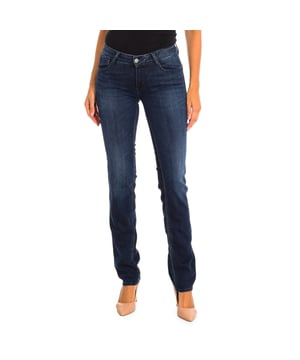 Long Jeans Le temps des Cerises.
 denim color
 It is ideal for multiple combinations and different occasions.
 Main zipper and button closure.
 Two open pockets on the front.
 Back patch pockets.
 Belt loops.
 Seams seen in tone.

 Composition: 92% Cotton, 8% Elastane.

 -Machine wash at a maximum temperature of 60º.
 -Do not use a dryer.
 -Do not use bleach.
 -Iron temperature max. 150º.
 -Do not dry clean.
 Composition: 92% Cotton, 8% Elastane.
 Care:
-Machine wash at a maximum temperature of 60º.
 -Do not use a dryer.
 -Does not use bleach.
 -Iron maximum temperature 150º.
 -Do not dry clean.