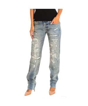 Lange Jeans Le temps des Cerises.  
 Denimfarbe  
 Sie ist ideal für verschiedene Kombinationen und Anlässe.  
 Hauptknopfverschluss.  
 Zwei offene Taschen vorne.  
 Aufgesetzte Taschen hinten.  
 Gürtelschlaufen.  
 Nahtdetails in passendem Farbton.  

 Zusammensetzung: 100% Baumwolle.  

 - Maschinenwäsche bei maximaler Temperatur von 60º.  
 - Nicht im Trockner trocknen.  
 - Nicht bleichen.  
 - Bügeln bei maximaler Temperatur von 150º.  
 - Nicht chemisch reinigen.  
 Zusammensetzung: 100% Baumwolle.  
 Pflege:  
 - Maschinenwäsche bei maximaler Temperatur von 60º.  
 - Nicht im Trockner trocknen.  
 - Nicht bleichen.  
 - Bügeln bei maximaler Temperatur von 150º.  
 - Nicht chemisch reinigen.