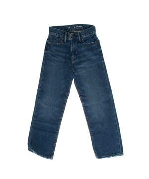 Straight cut boys jeans, designed to offer a classic and comfortable fit.

 Crafted from a durable denim fabric, these jeans feature a traditional five-pocket design and a zip fly.

 Light distressed details add a modern, laid-back feel, while the straight leg cut provides an easy, versatile fit.

 Ideal for everyday use, they combine style and durability, making them a staple item in any child's wardrobe.
 Composition: 100% Cotton
 Care:
- Machine wash cold.
 - Use similar colors in the wash.
 - Avoid the use of bleaches.
 - Dry at low temperature in the dryer.
 - Iron at low temperature.
 - Do not dry clean.