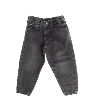 These barrel jeans for girls have a modern and relaxed design, characterized by their looser, high-waisted silhouette, with an adjustable waistband for greater comfort.

 Made of resistant denim.

 It features a front closure with a button and zipper, while sizes 4 to 8 feature a convenient hook closure hidden under the decorative button.

 The classic 5-pocket design offers functionality, while the wide-cut leg that is slightly tapered at the ankles provides a contemporary and versatile look.

 Ideal for a casual and comfortable style, perfect to combine with different clothes.
 Composition: 99% Cotton, 1% Elastane
 Care:
- Machine wash cold.
 - Use similar colors in the wash.
 - Avoid the use of bleaches.
 - Dry at low temperature in the dryer.
 - Iron at low temperature.
 - Do not dry clean.