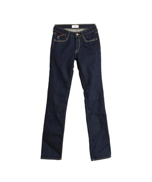 Lange Jeans Le temps des Cerises.  
Denimfarbe  
Ideal für verschiedene Kombinationen und Anlässe.  
Hauptreißverschluss und Knopfverschluss.  
Zwei offene Taschen vorne.  
Gesäßtaschen mit Patte.  
Gürtelschlaufen.  
Nähte in passender Farbe.  

Zusammensetzung: 98% Baumwolle, 2% Elasthan.  

-Maschinenwäsche bei maximal 60º.  
-Nicht im Trockner trocknen.  
-Nicht bleichen.  
-Bügeleisen max. 150º.  
-Nicht chemisch reinigen.  
Zusammensetzung: 98% Baumwolle, 2% Elasthan.  
Pflege:  
-Maschinenwäsche bei maximal 60º.  
-Nicht im Trockner trocknen.  
-Nicht bleichen.  
-Bügeleisen maximal 150º.  
-Nicht chemisch reinigen.