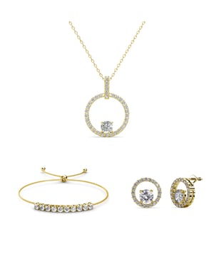 Samenstelling: Messing Afwerking: 18k verguld Steensoort: Oostenrijks kristal Steensoort: Witte zirkoon Aantal stenen (stuks): 86 Steenkleur: Kristal Lengte ketting: Lengte ketting (mm): 400 + 50 Diameter oorbellen (mm): 14 Lengte armband (mm): 245